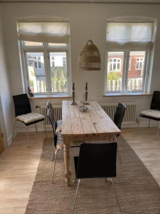 Skont Feriehus Midt I Marstal. Villa Luaran gambar